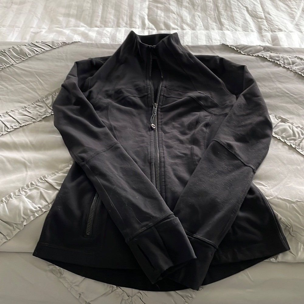 Lululemon define jacket “Luon”
